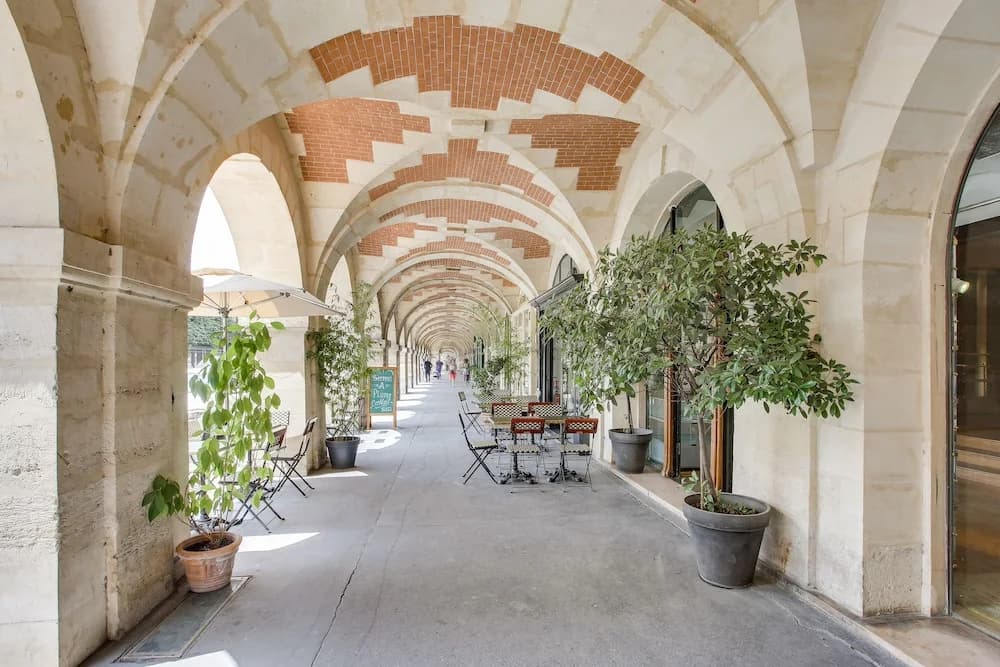 Apartment for 5 - Place des Vosges - photo 9