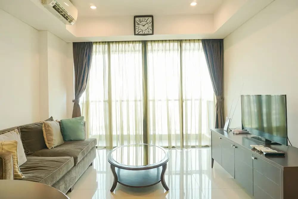 Homey with Private Lift 2BR Apartment at St. Moritz Puri near Mall - photo 5