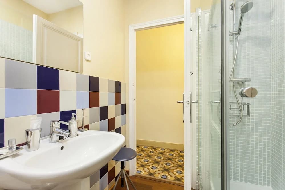 1402 - Elegant City Centre Apartment - photo 9