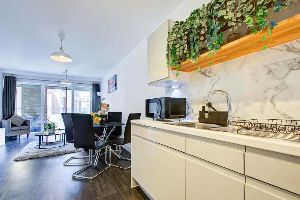 Modern Greenwich Flat With Parking - photo 16
