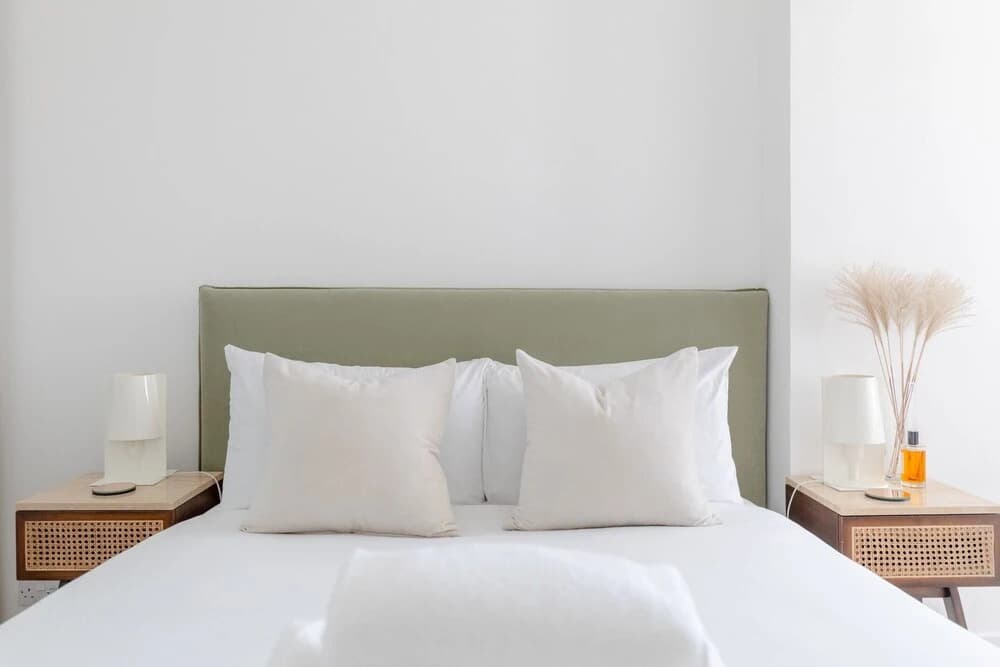 Sleek Scandi-inspired 2BD Flat, Fulham - photo 11