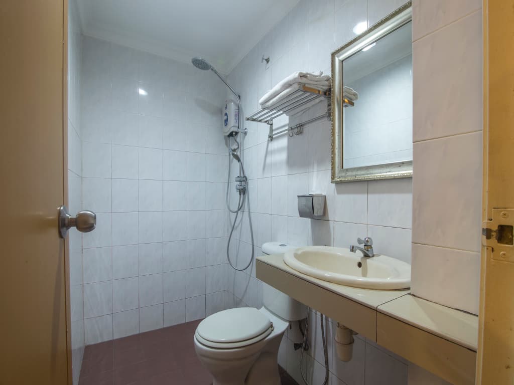 Super OYO 761 City Hotel - photo 22