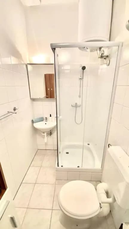 Amazonian Jungle Apartment in Vienna - photo 8
