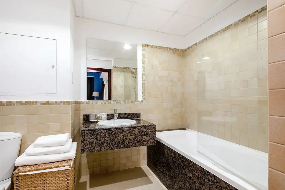 Panoramic Spacious City View 2BR Escape - photo 7