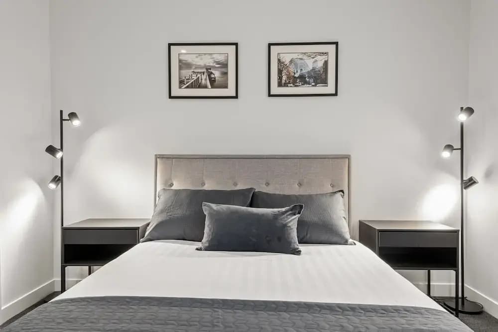 Stylish and Spacious 2-bed Apartment Melbourne - photo 1