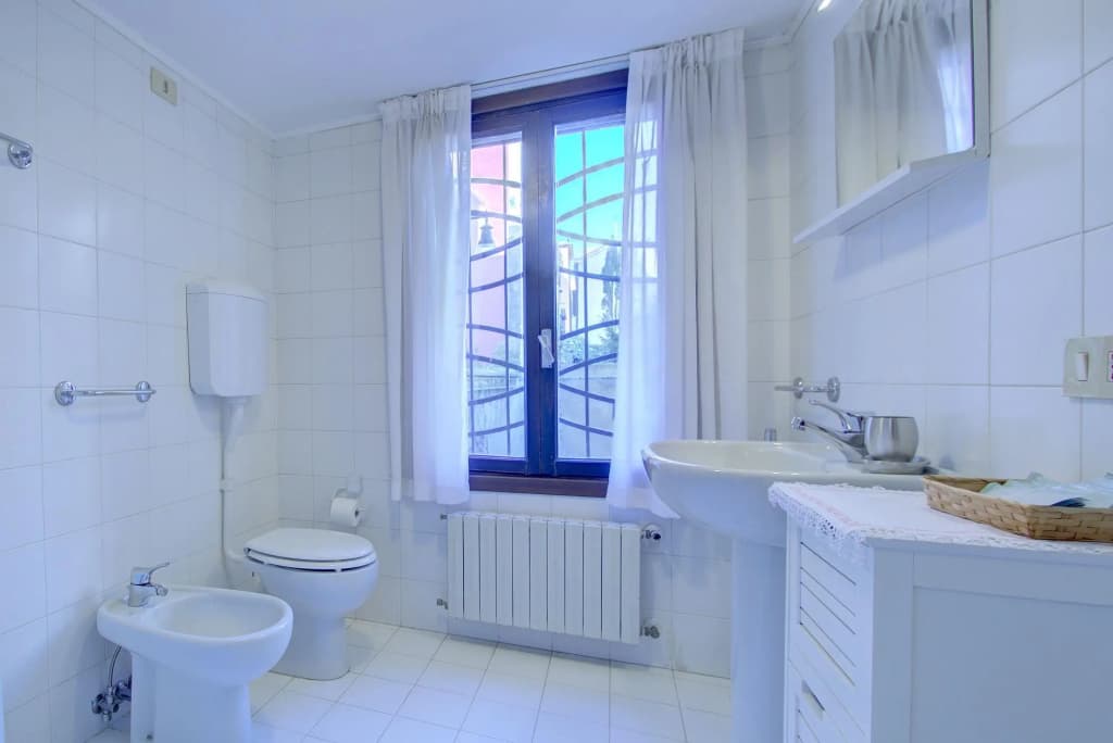 PANORAMIC 9 WINDOWS OVER GRANDCANAL, 3 bed, 2 bath - photo 8