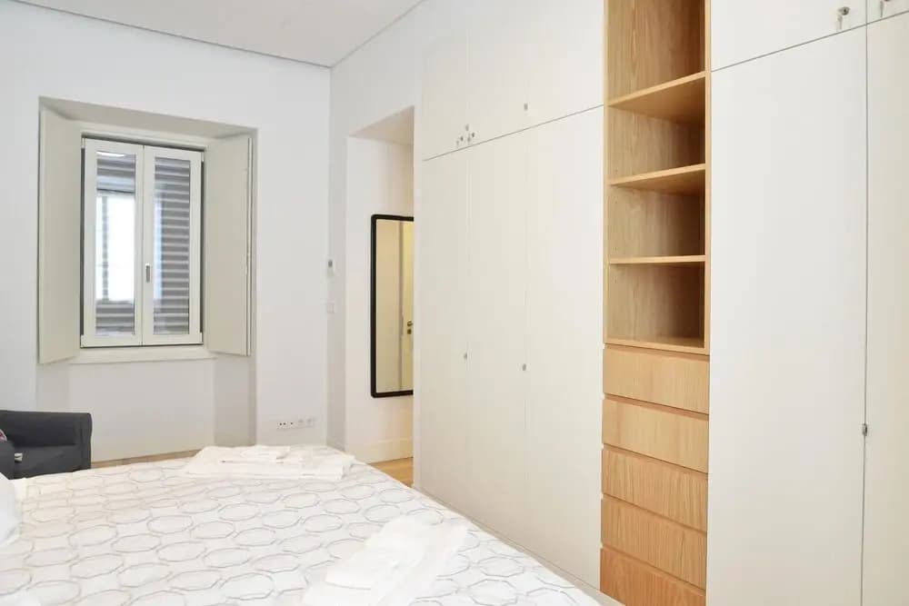 Chiado 4-Bedroom Flat - photo 4