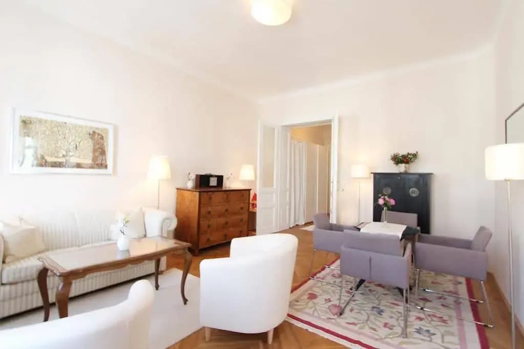 Apartment Traditional Living - photo 1