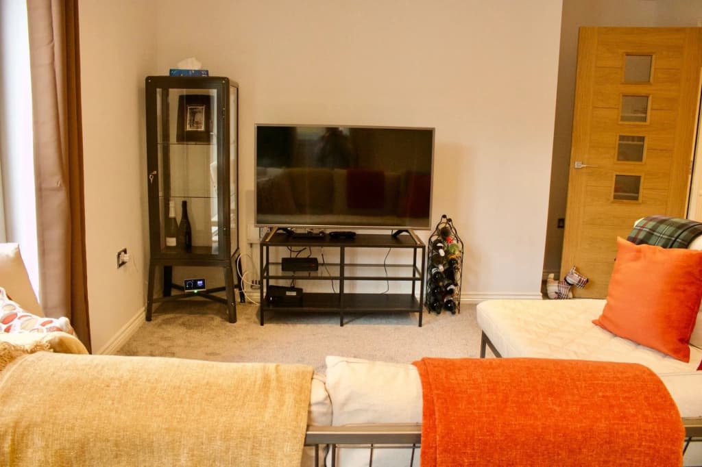 2 Bedroom Flat In Broughton Area - photo 3