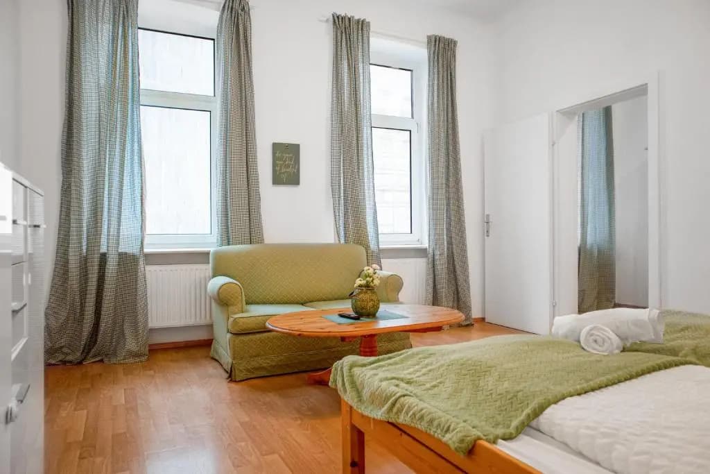 Elegant 2BR Apartment - near Bahnhof Wien Meidling - photo 2