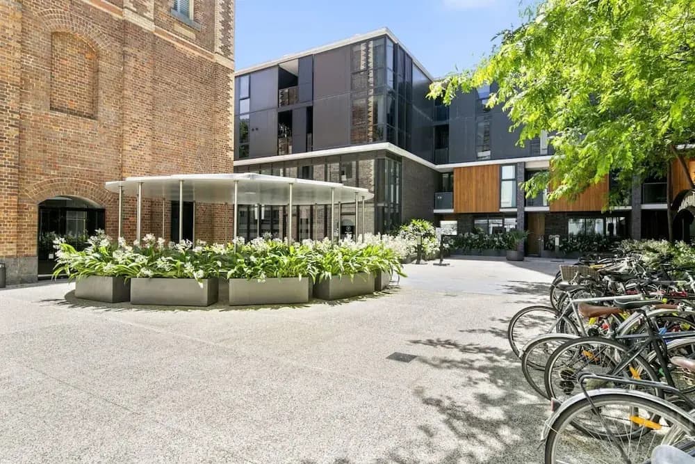 Collingwood Cool 2-bed, Balcony, Gym, Rooftop - photo 11