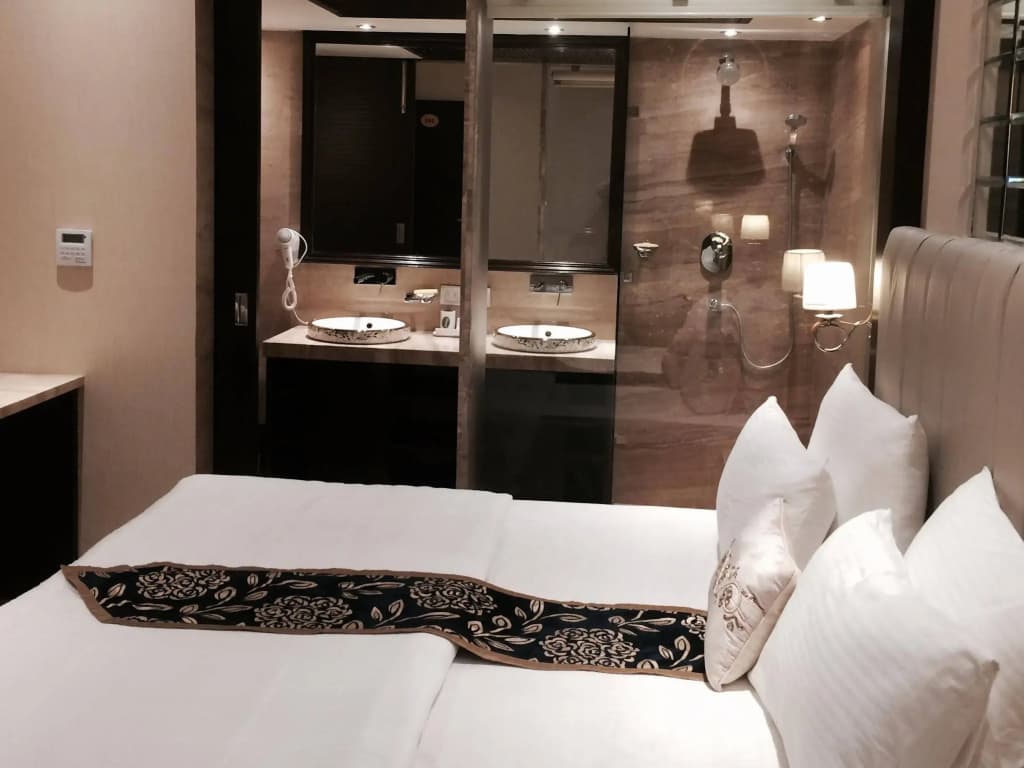 Hotel Emperor Palms at Karol Bagh - photo 2