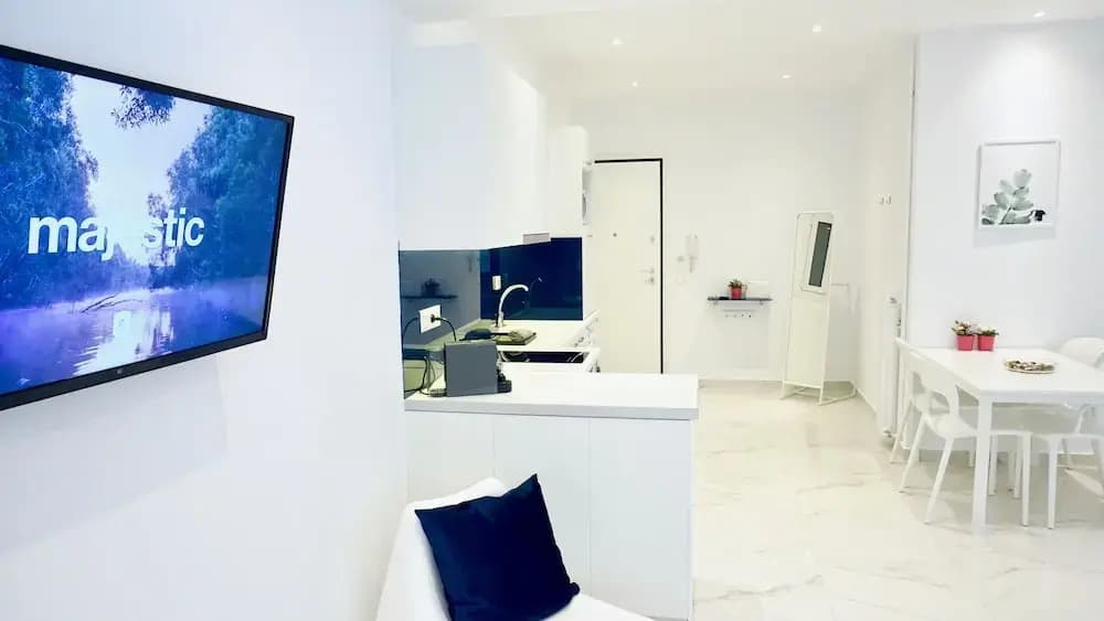Chill Minimal Apt in Athens - photo 3