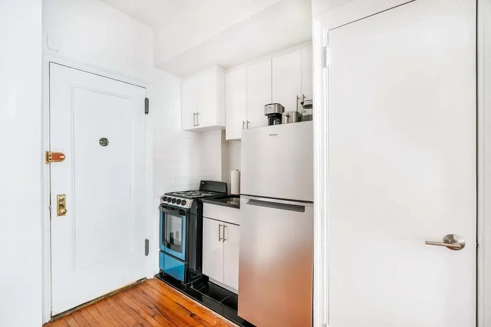 444-2f New Spacious Studio Hell s Kitchen Elevator Bldg - photo 11