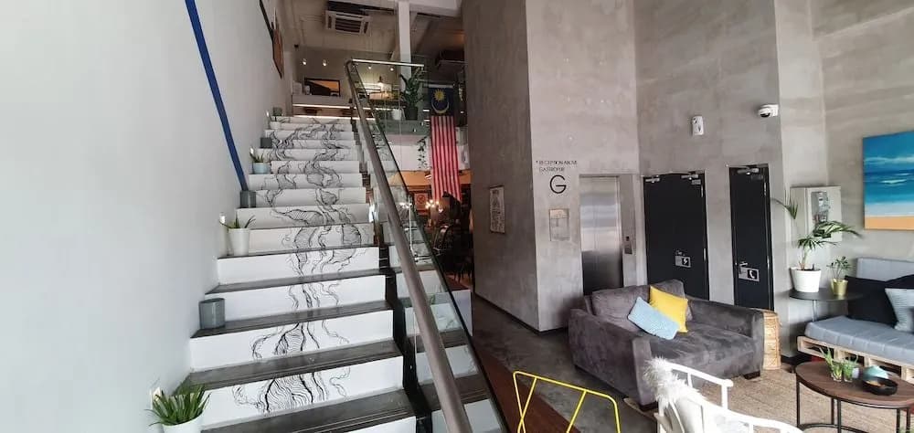 Illuminate Boutique Hostel - photo 10