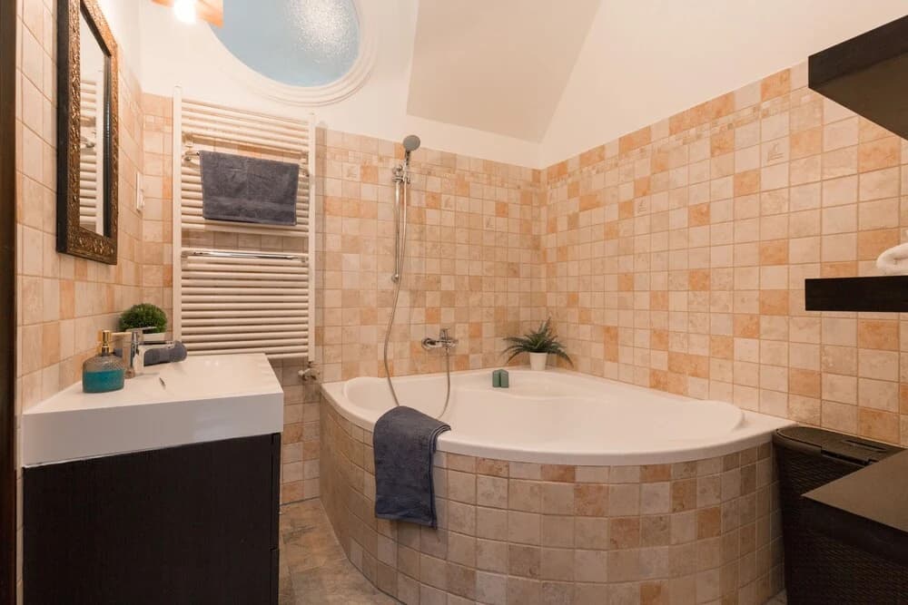 Supercentral Spacious Apartment - photo 8