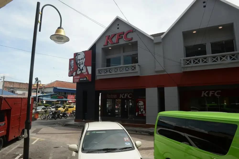 Brezza Hotel Sitiawan - photo 15