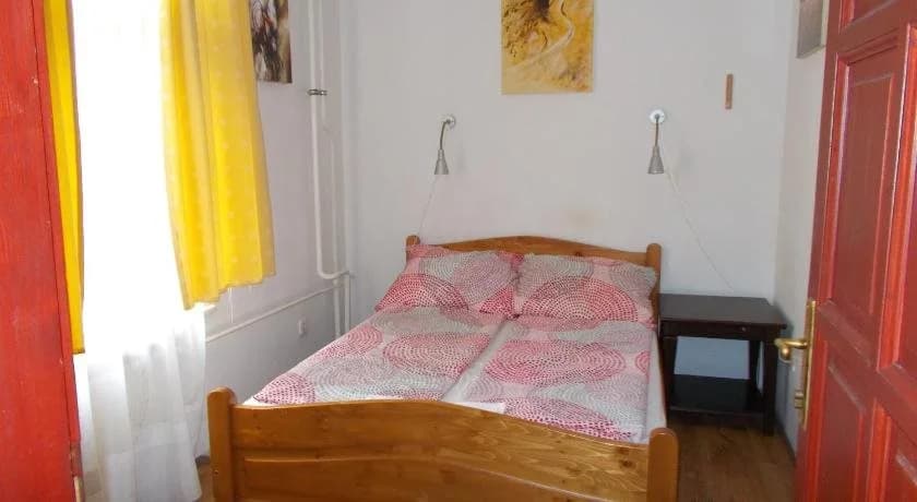 Hungaria Guesthouse - photo 5