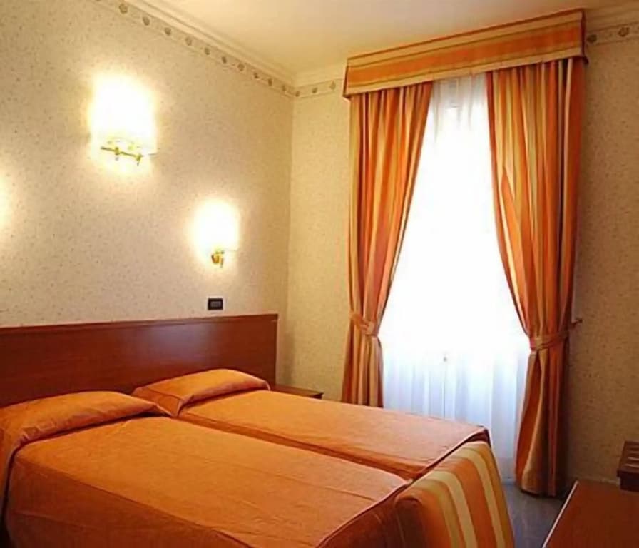Hotel Dina - photo 4