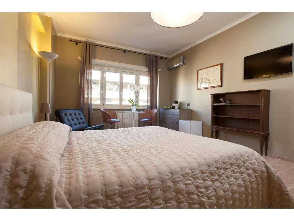 Alex's Guest House - photo 10