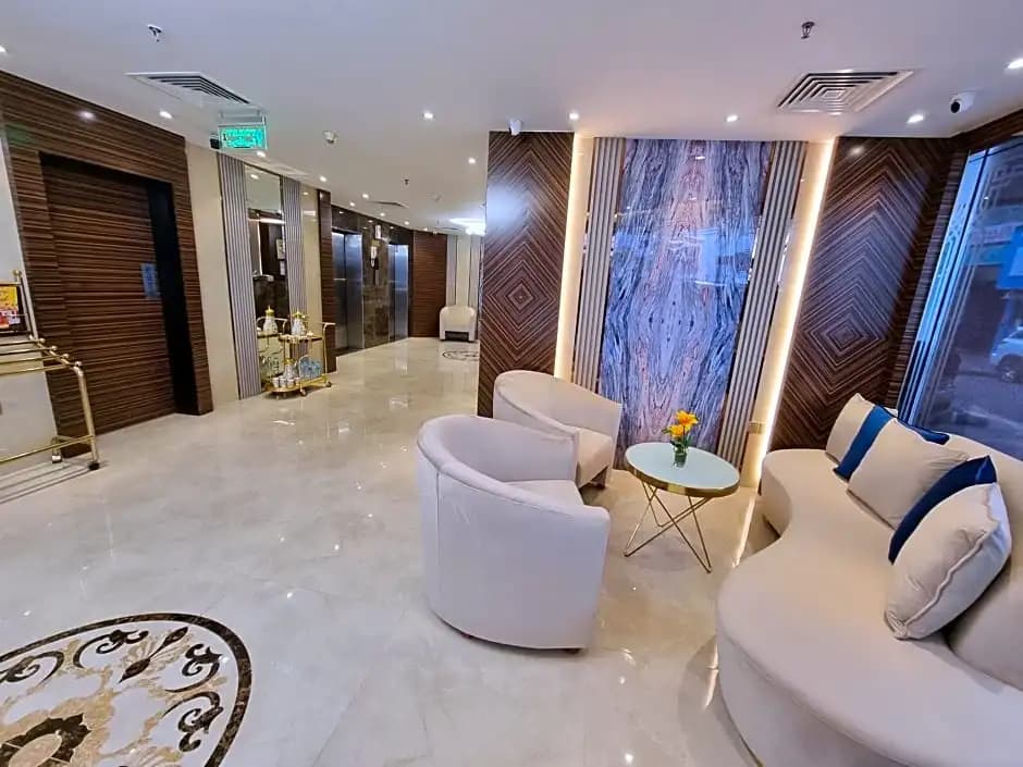 Vista Square Hotel - photo 2