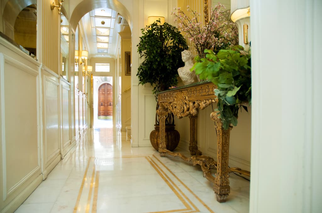 Daniel's Hotel - photo 2