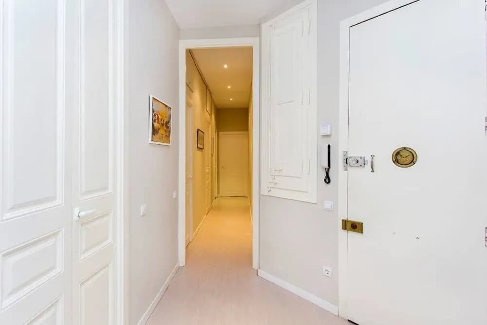 Trendy 3 Bedroom Flat in Central Area - photo 9