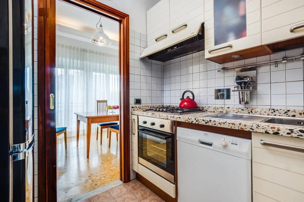 Large Bright Flat 15 Mins From Castel Sant'angelo - photo 13