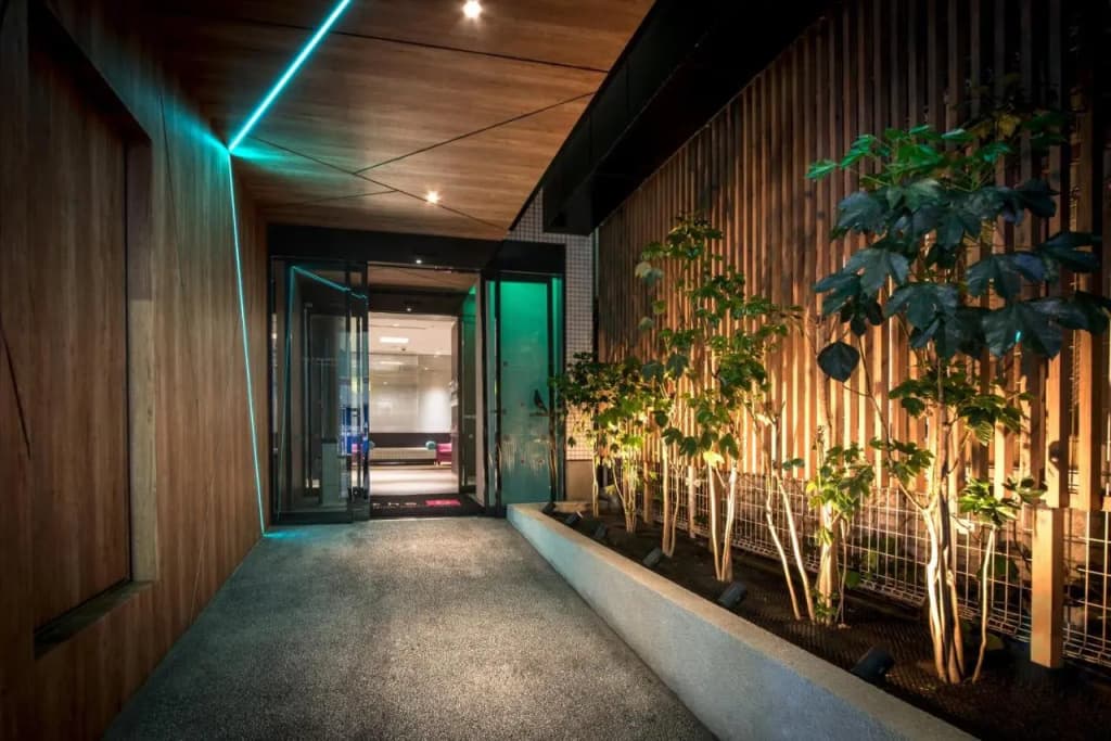 the b akasaka-mitsuke - photo 15