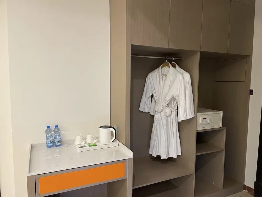 Season Inn Hotel - photo 7