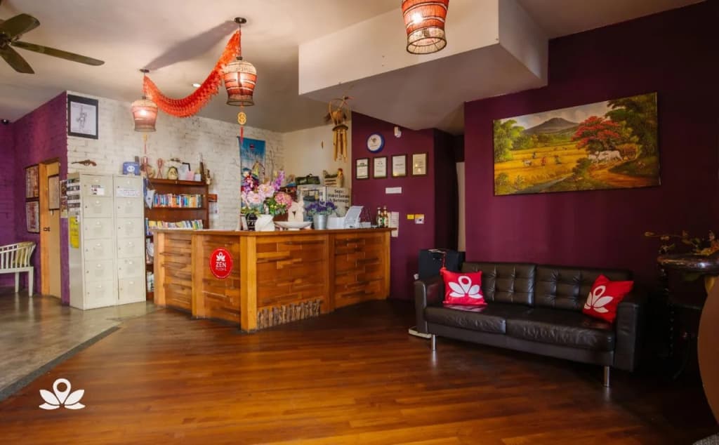 The Explorers Guesthouse and Hostel - photo 2