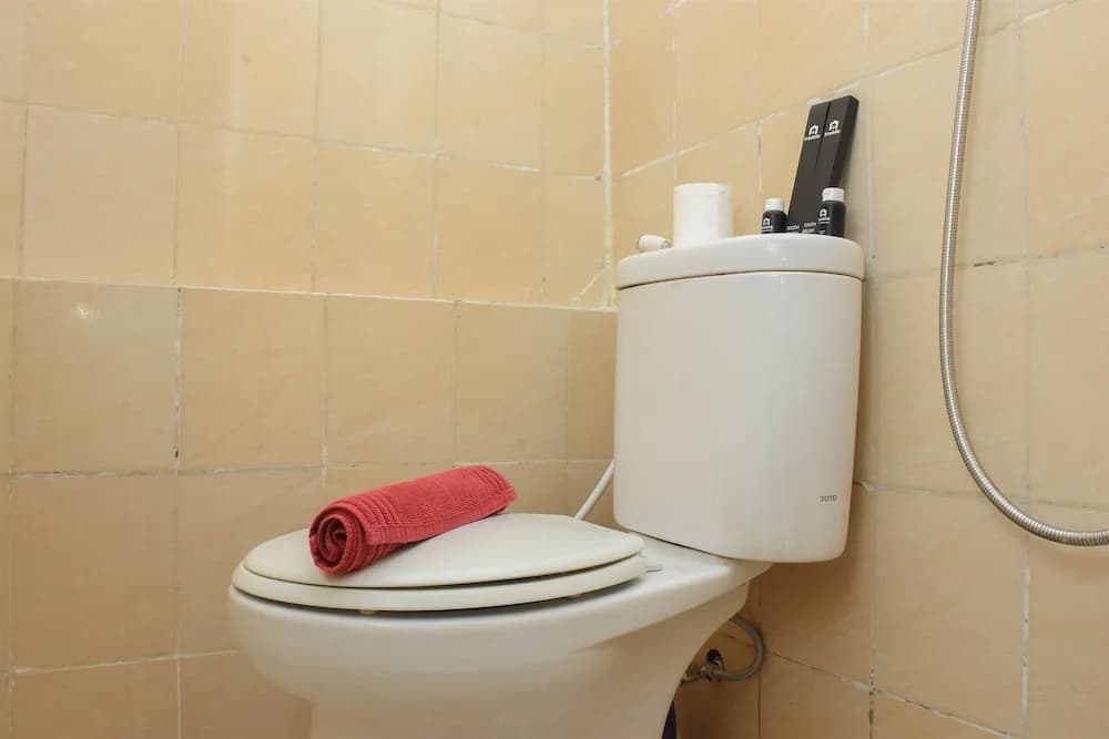 Comfort And Homey 2Br At Green Pramuka City Apartment - photo 7