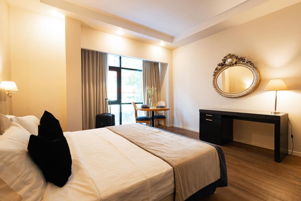 Best Western Plus Embassy Hotel - photo 7
