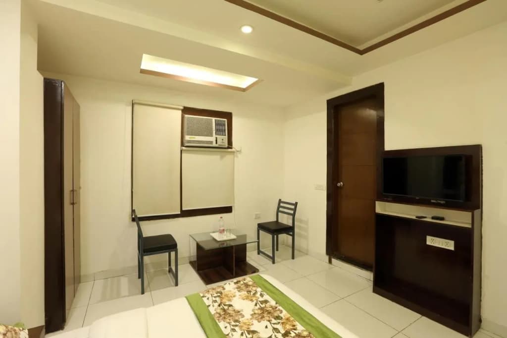 Hotel Qualia Suites at Delhi Airport - photo 8