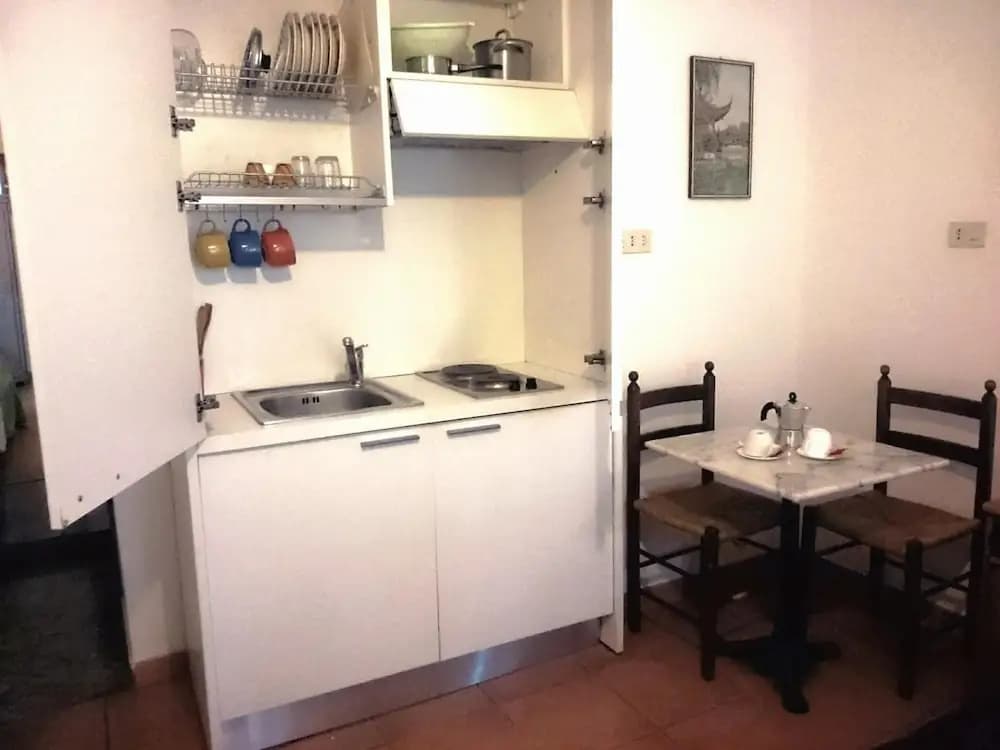 Vatican Rooms Guest House - photo 12
