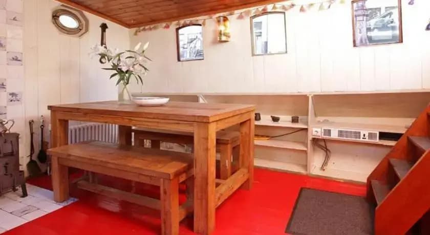 The Burret Houseboat - photo 5