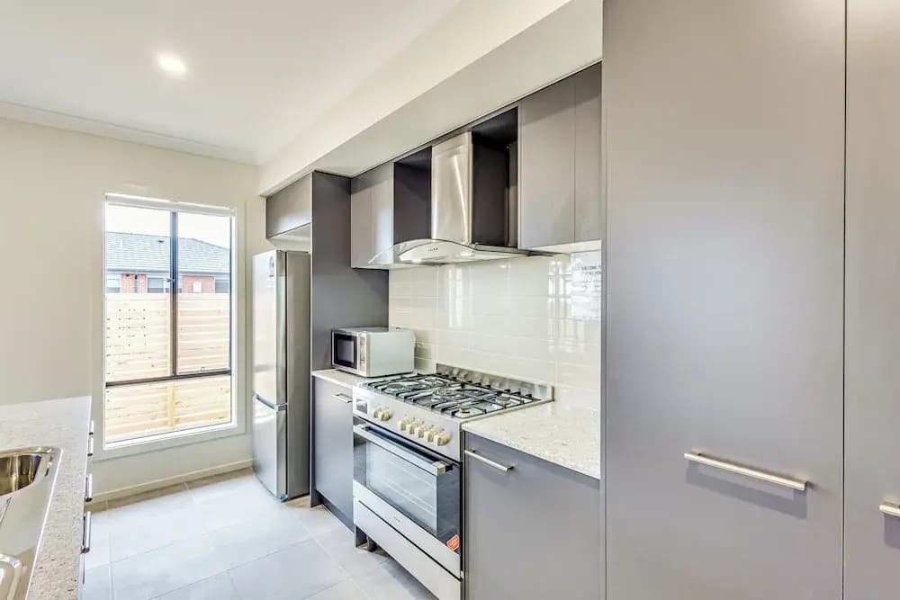 StayAU Charming 4BR Retreat Wyndham Vale - photo 17
