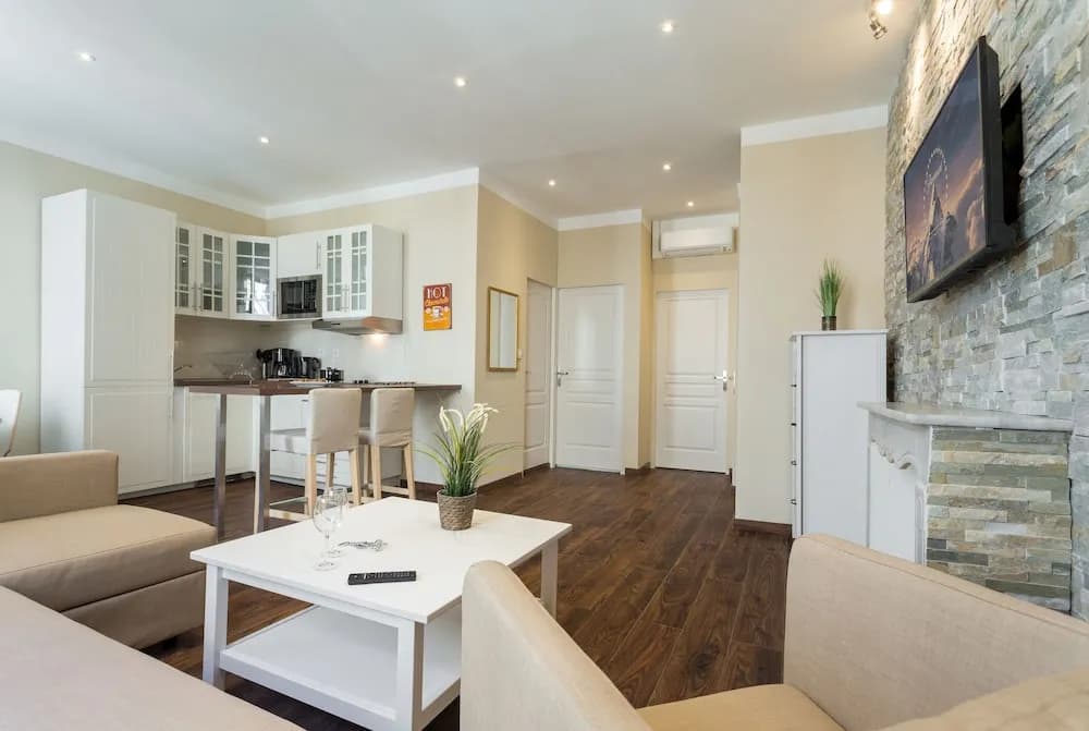 Chocolate - Spacious & Cosy 2-Br Center - photo 2