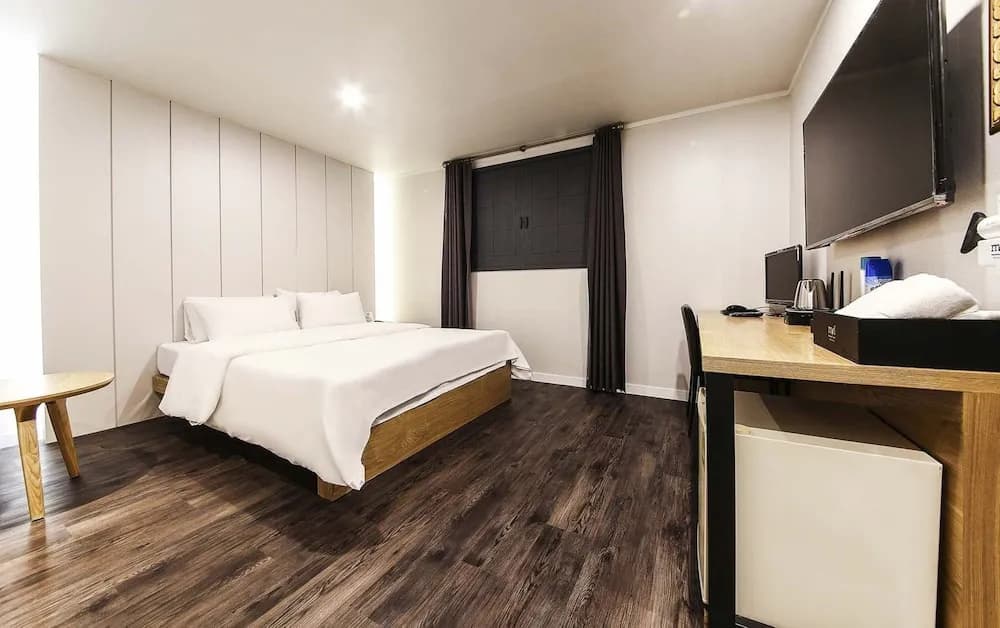 Hotel Manhattan - photo 6