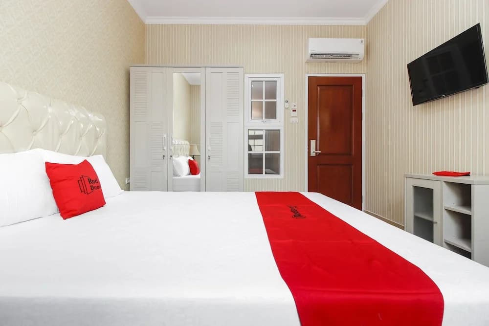 RedDoorz Plus @ Kwitang 2 - photo 2