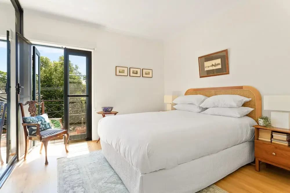 Spacious 2-bed Townhouse With a Lush Courtyard - photo 1
