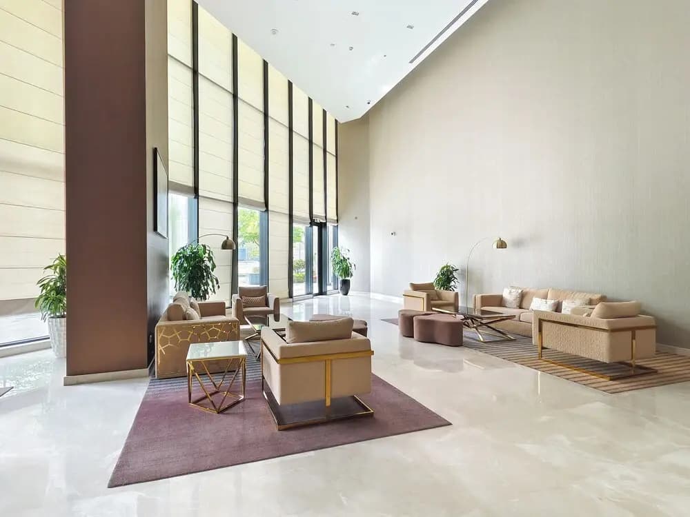 Elegant Apartment Amidst Vibrant Area with Balcony - photo 1