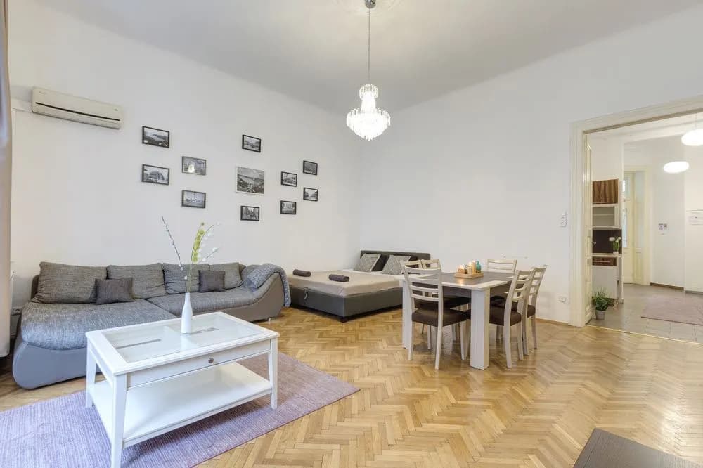 Real Apartments Lovag - photo 11