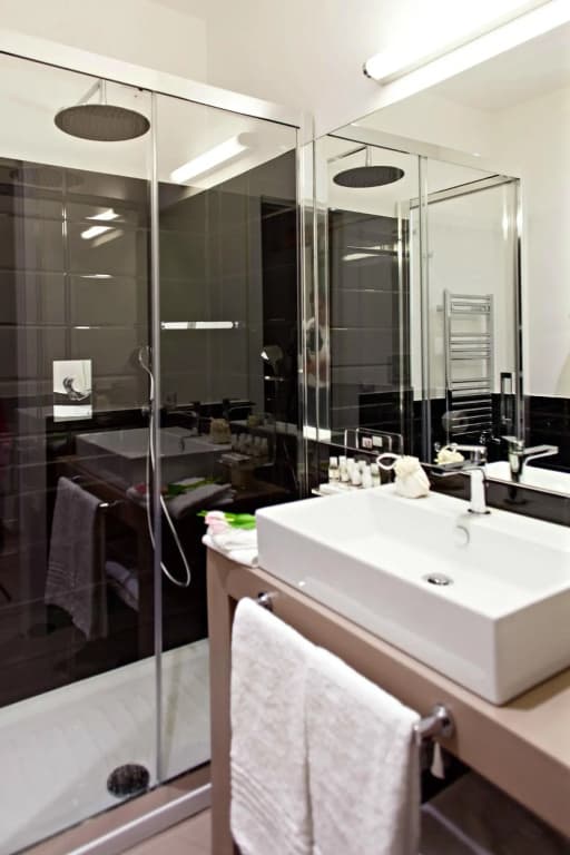 Lahouse Luxury Accommodation - photo 23