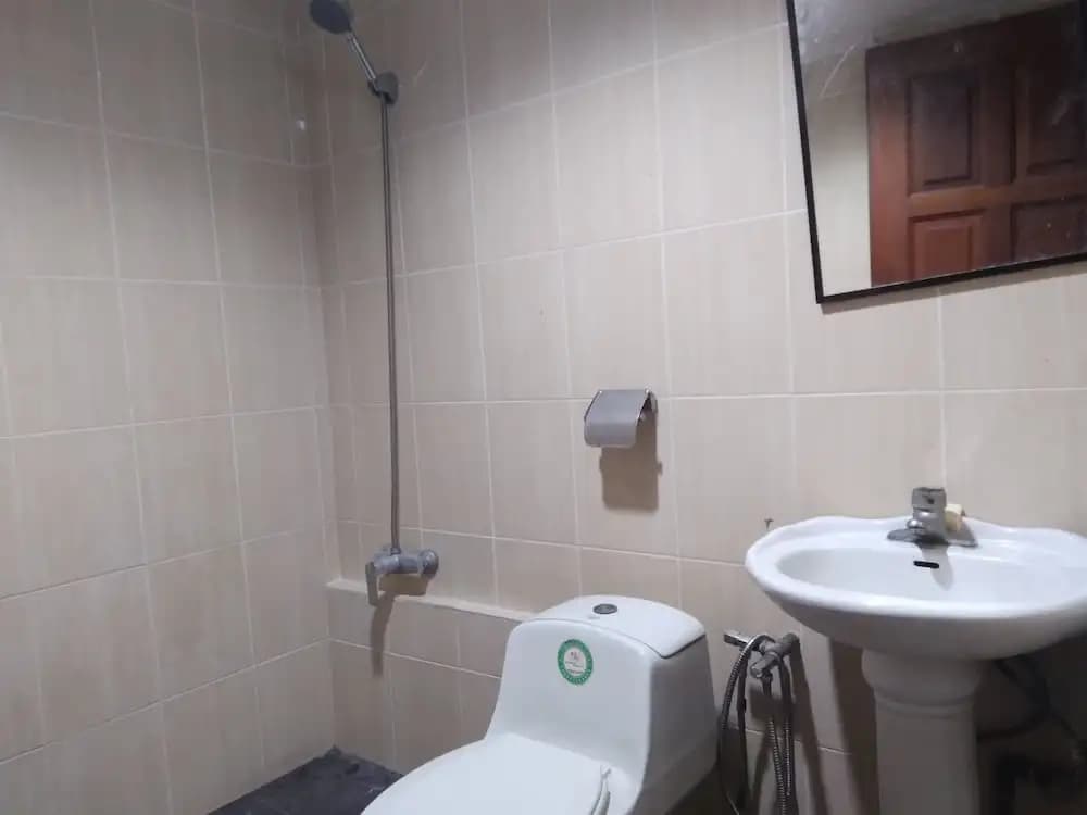OYO 90376 Centre Point Hotel - photo 8