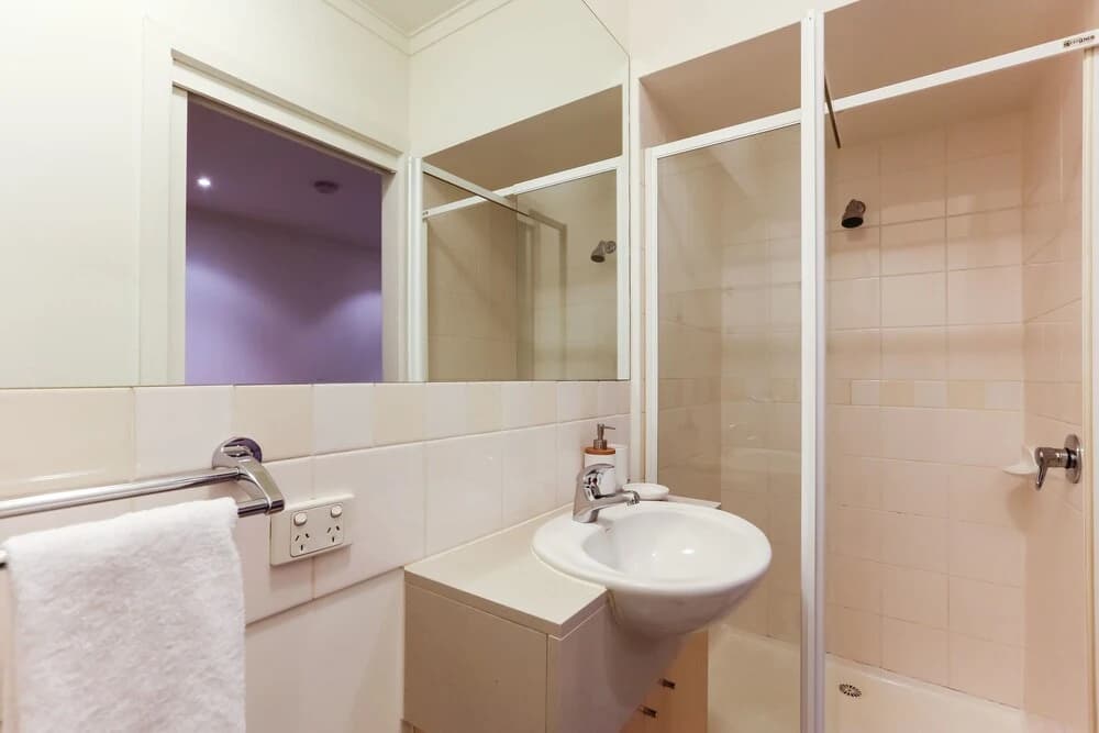 WILLOW, Carlton Studio Apartment - photo 1