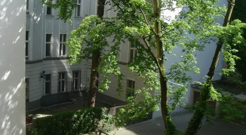 Apartment am Kudamm - photo 2
