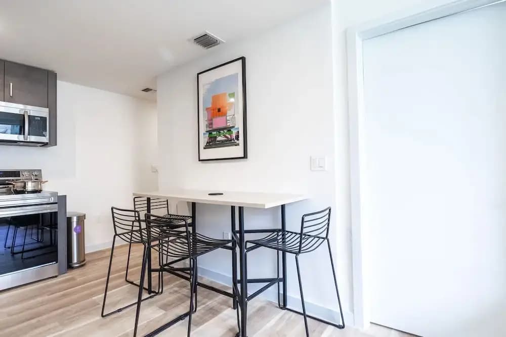 w Spacious Modern 3BR in Wynwood - photo 3