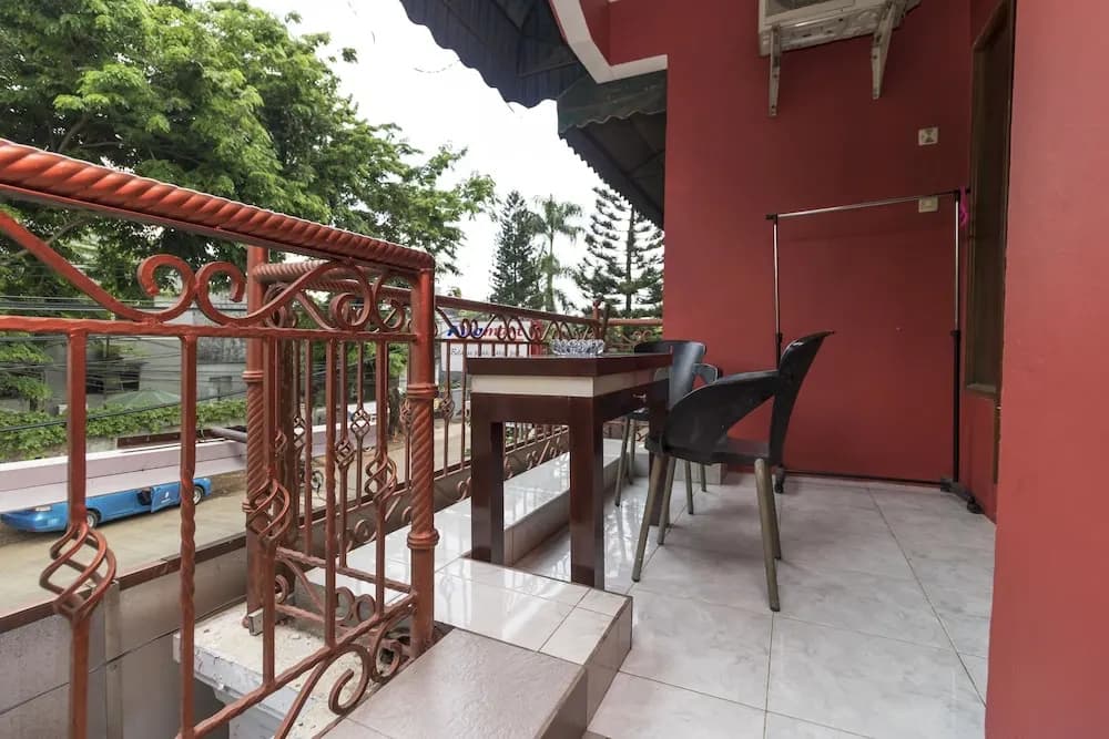 RedDoorz @ Duren Sawit - photo 10