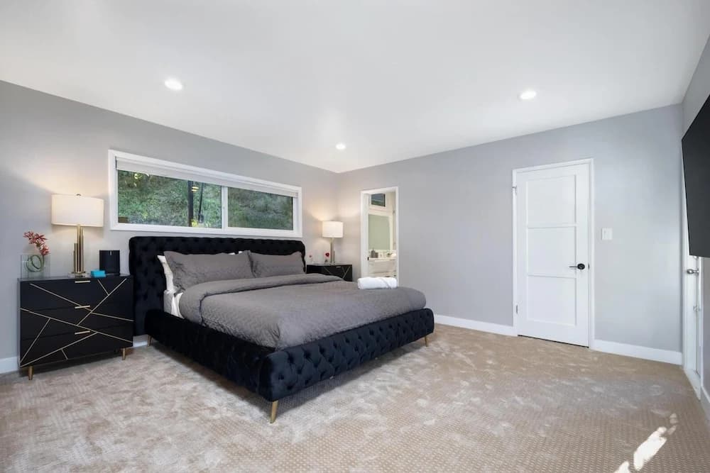 Hidden Valley Pl - 90210 Villa With Canyon Views and a Large Private Backyard - photo 2